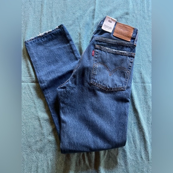 NWT Levi’s Women's Premium Wedgie Straight Jeans 26 - Picture 1 of 14